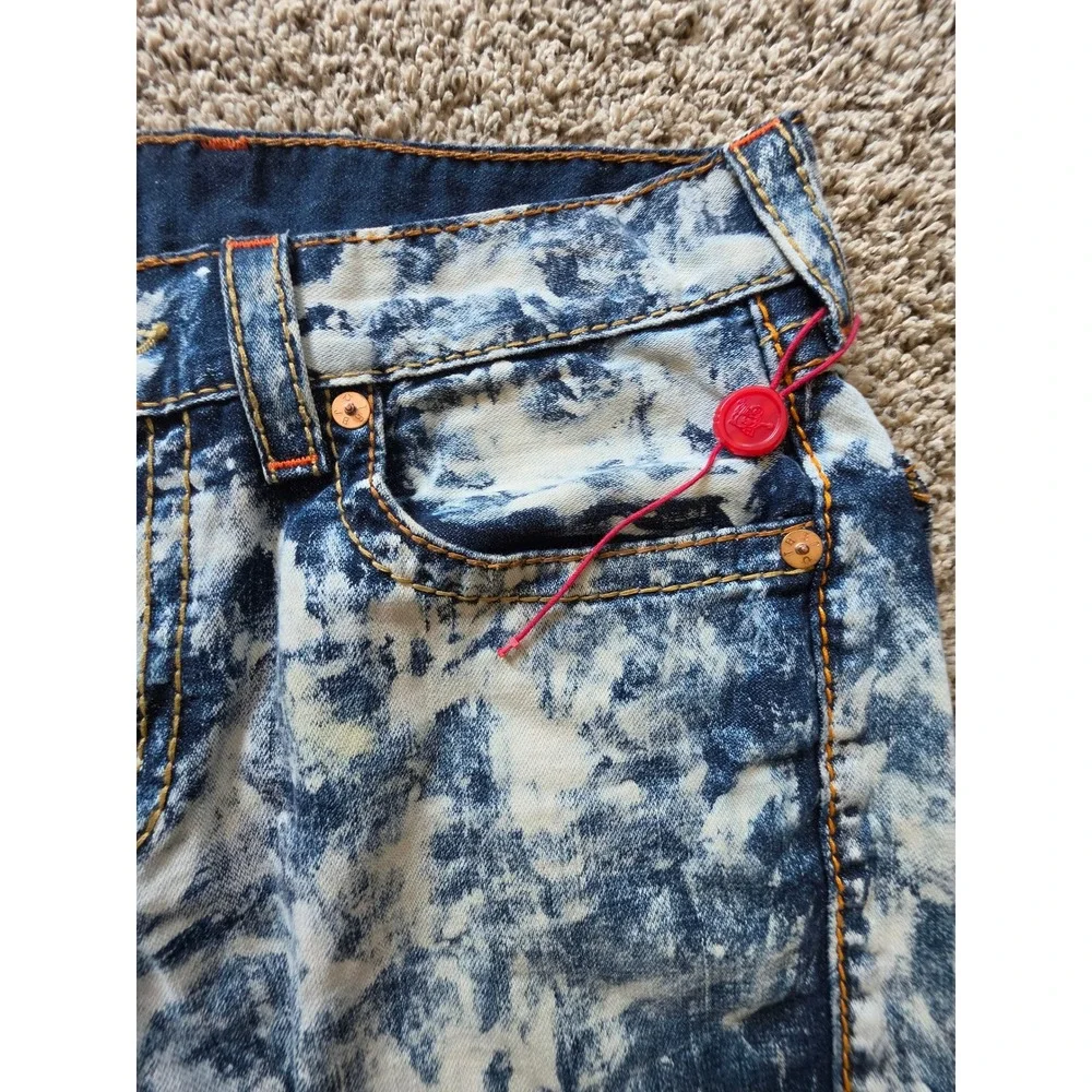 TRUE RELIGION Mens Acid Wash Cut Off Denim Shorts Bleach Splatter Size 31